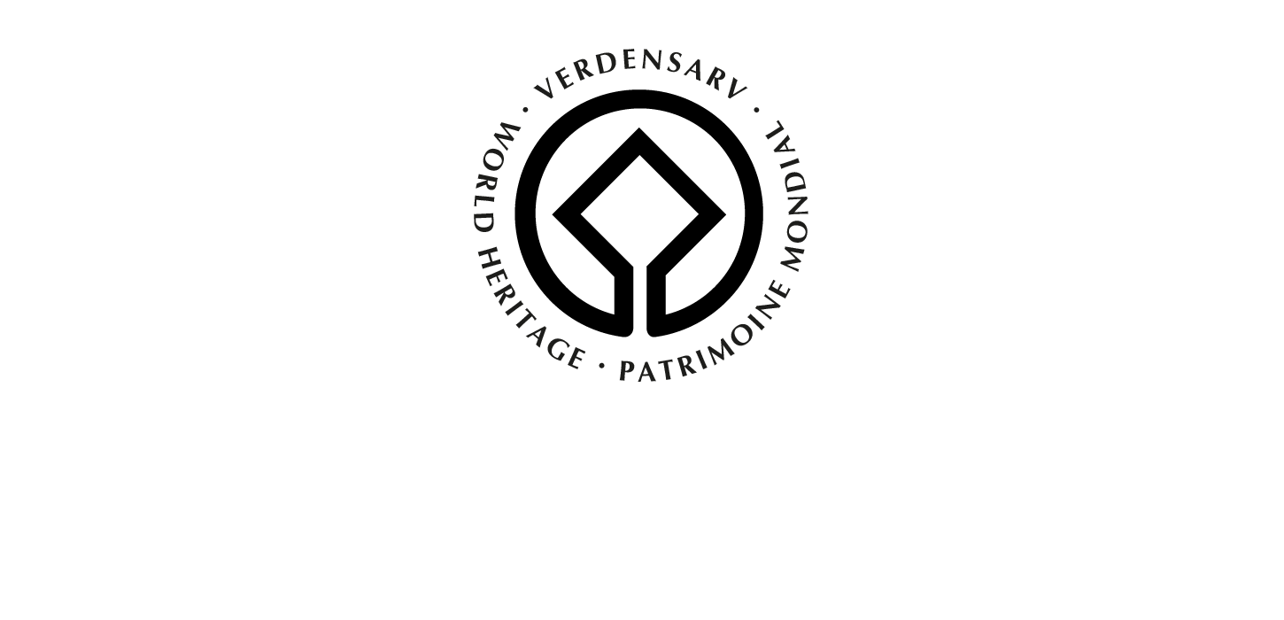 UNESCO World Heritage logo with a stylised square and circle, surrounded by the text ´Verdensarv · World Heritage · Patrimoine Mondial´