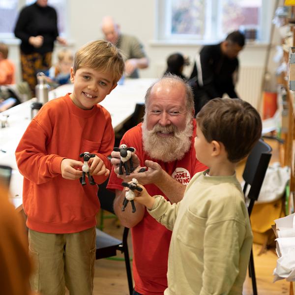 These children here have made funny clay figures. Children and adults can paint, saw and glue in the creative workshops, or even dress up. Or enjoy a fun climbing trip in the sensory room.