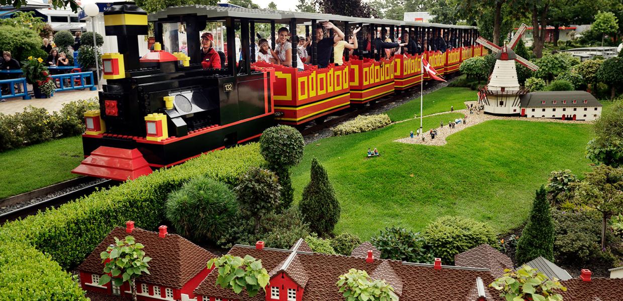 Come and experience the LEGO® train at the LEGOLAND park in Billund. Try some of the other 30 stomach-churning rides. Or have fun in Miniland or DUPLO® Land.