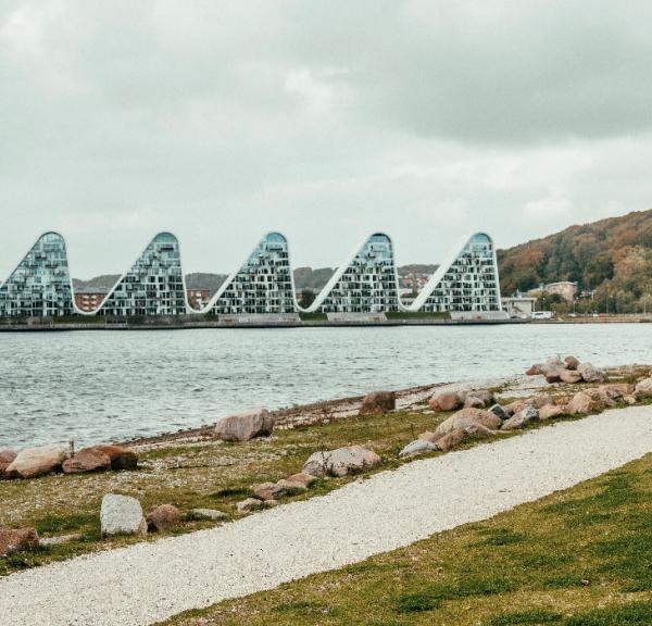 Bølgen-med-stier-Destination Trekantomraadet